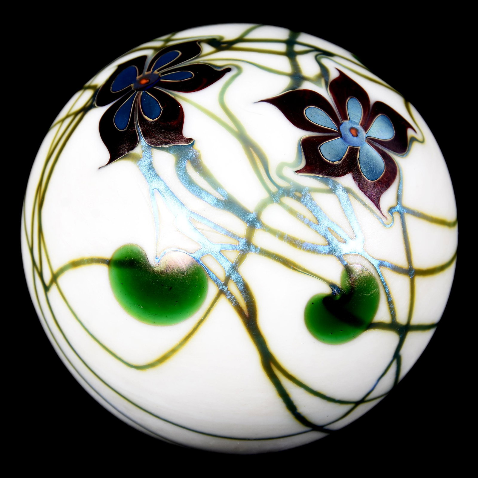 Paperweight Signed Lundberg Studios Dated 1976: Paperweight Signed Lundberg Studios Dated 1976, Artist Marked "DS", White with Green Heart and Vine & Iridescent Blossom Decor, Ron Duncan/Allen Goodwin