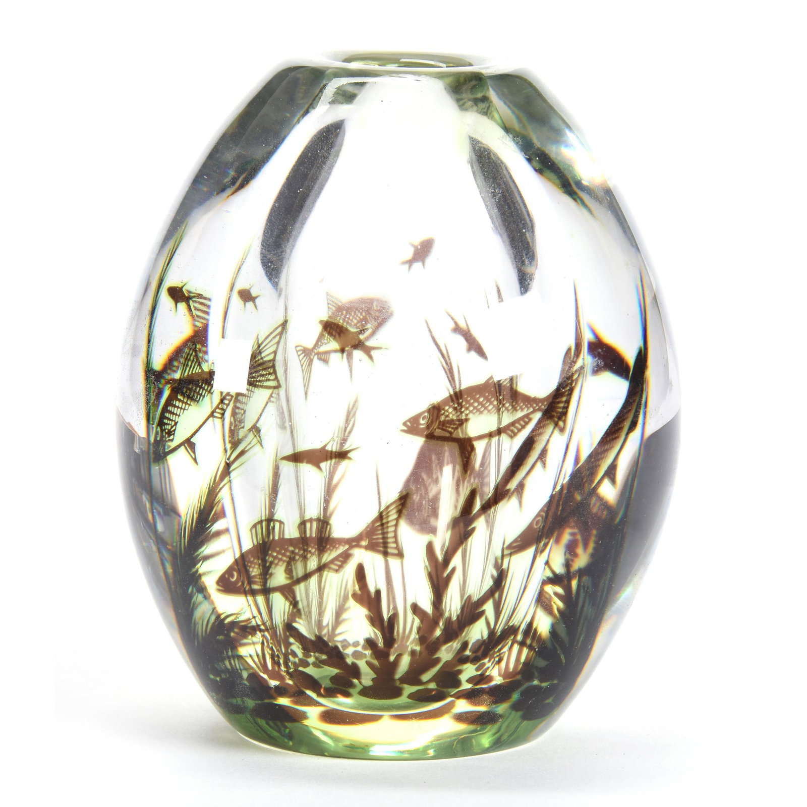 Paperweight Graal Vase Signed Orrefors #434M: Paperweight Graal Vase Signed Orrefors #434M, 5" x 4", Beautiful Underwater Fish Decor, Artist Signed Edward Hald, Circa 1950's, from the estate of Ronald W. Prielipp PHD, Salina, KS. Ron was a profes