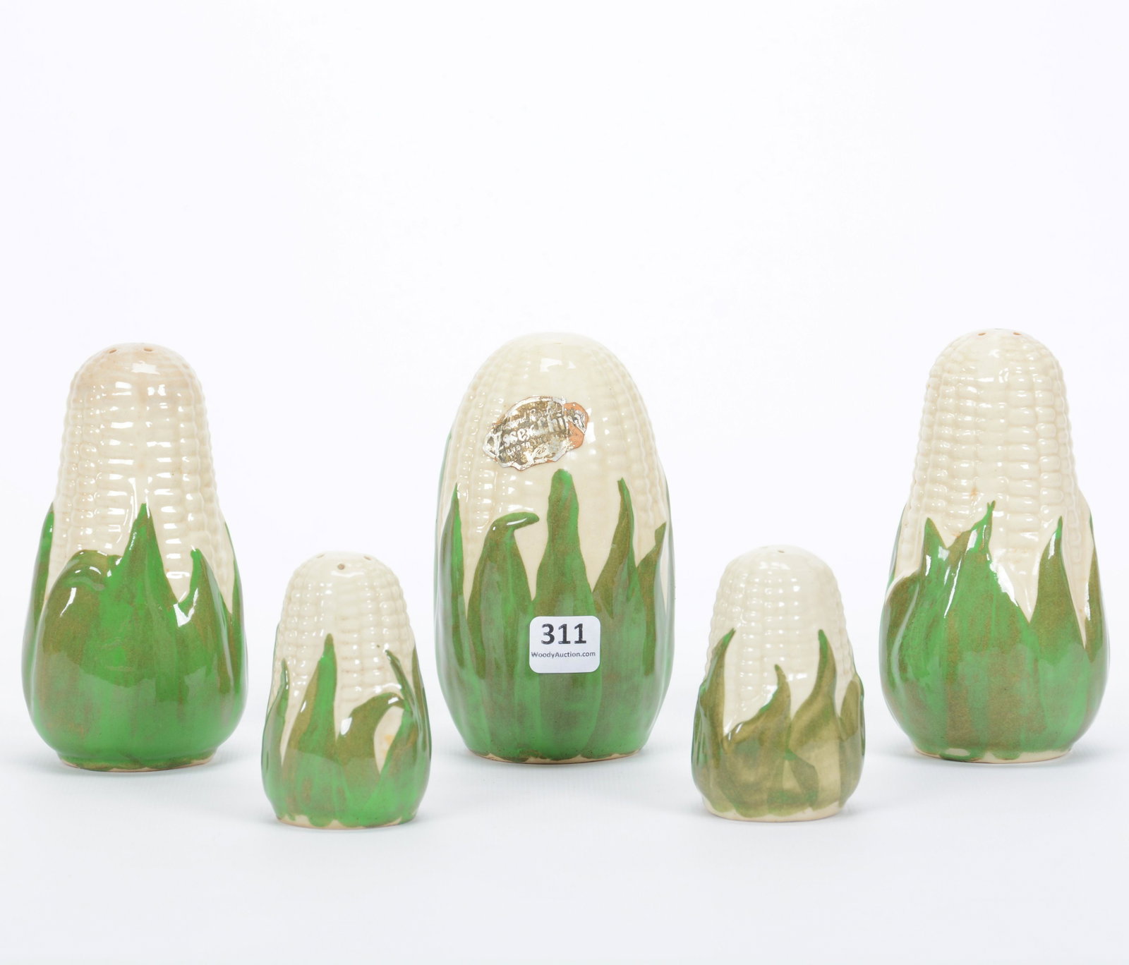 (5) Shakers, Shawnee Pottery Corn Queen: (5) Shakers, Shawnee Pottery Corn Queen, (1) 5.25" Sugar Shaker, (2) 5.25" Salt/Pepper, (2) 3.25" Salt/Pepper, Private Estate Collection, TX