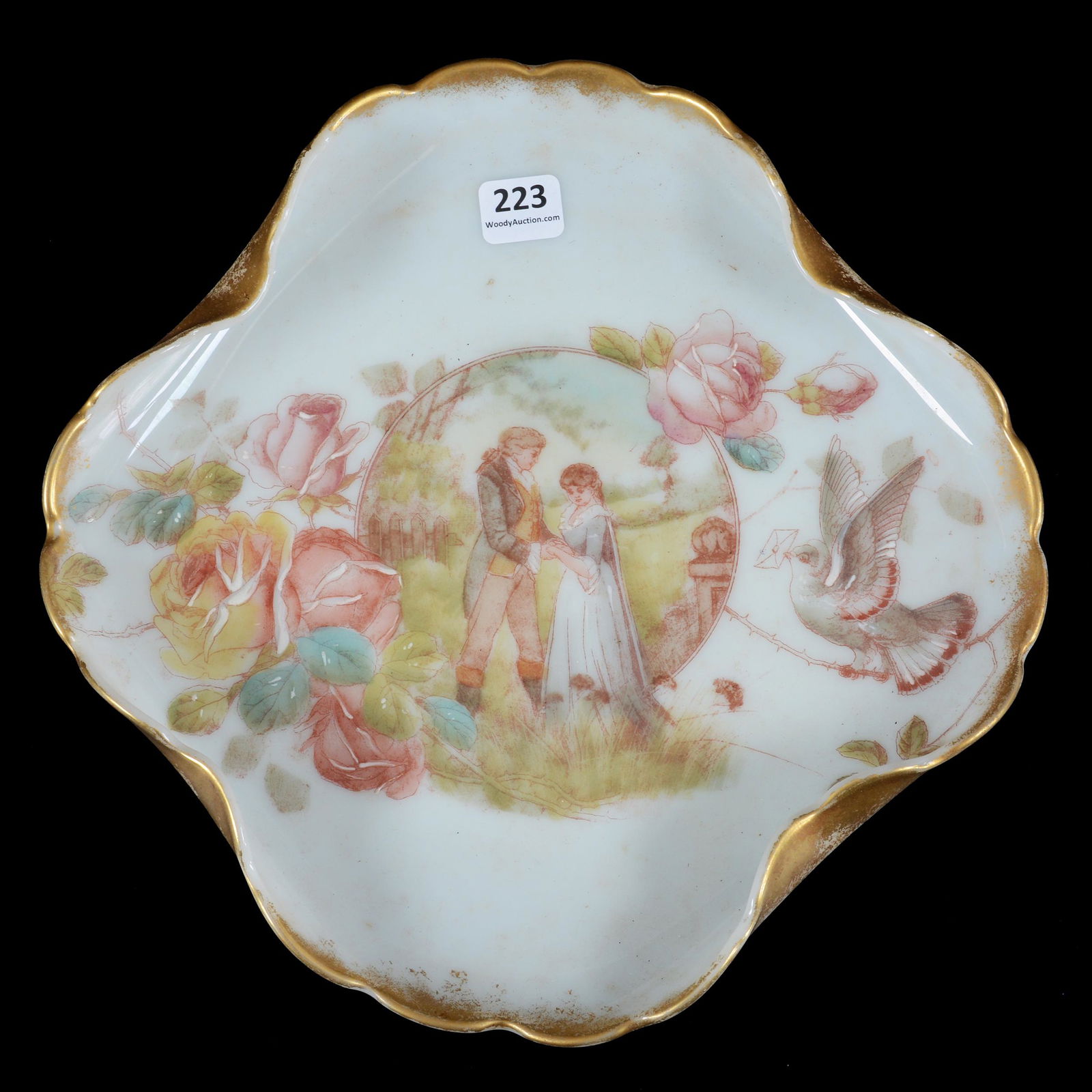 Plate, Unmarked Wave Crest Art Glass (1 of 2)