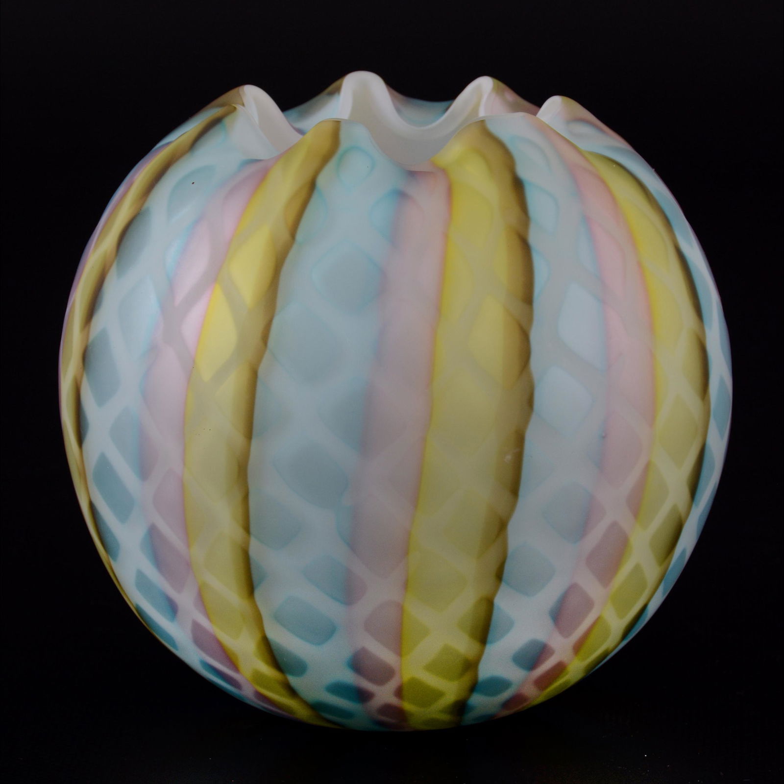 Rose Bowl, Rainbow Satin Diamond Quilted MOP (1 of 3)