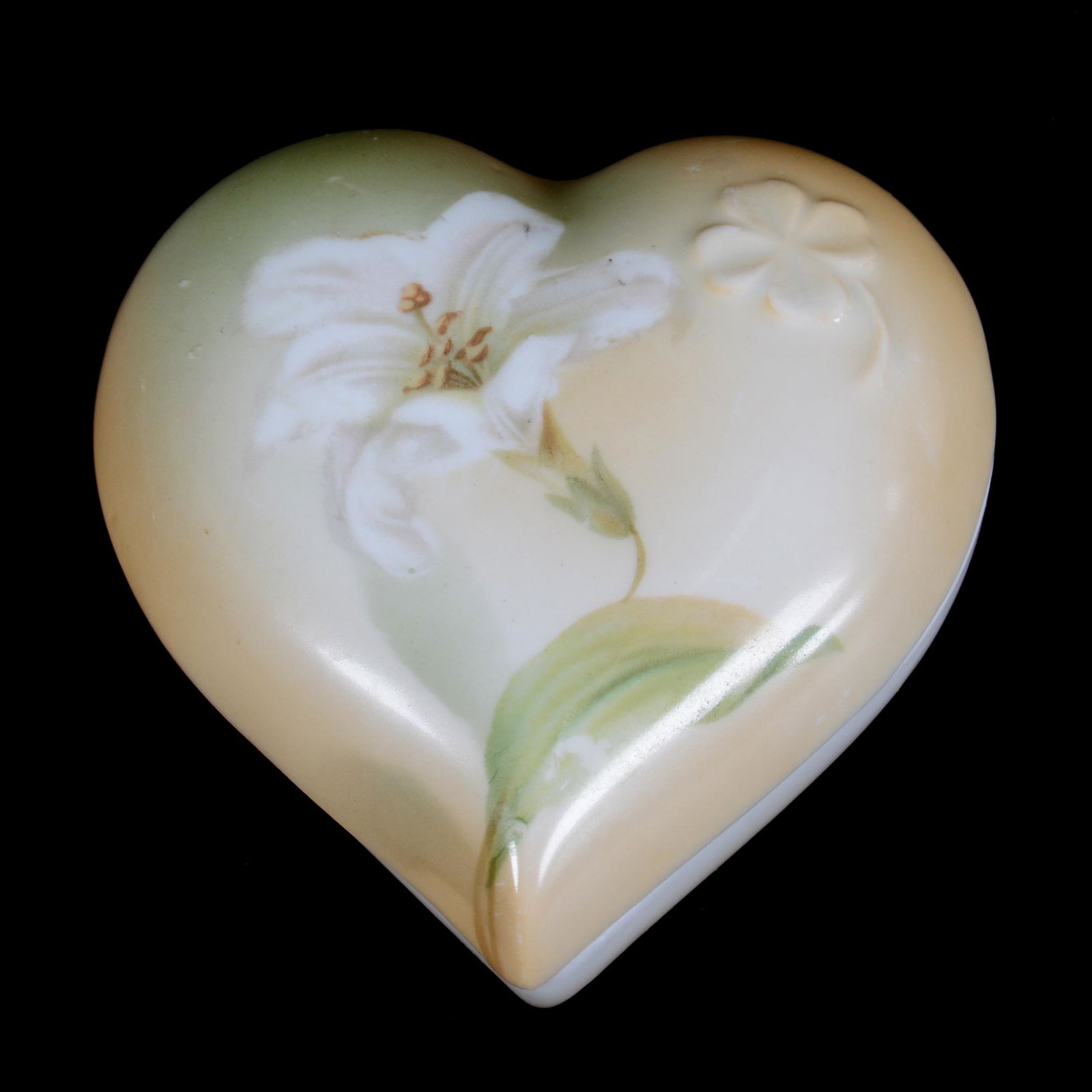 Covered Box Marked R.S. Germany, Heart Shaped (1 of 3)