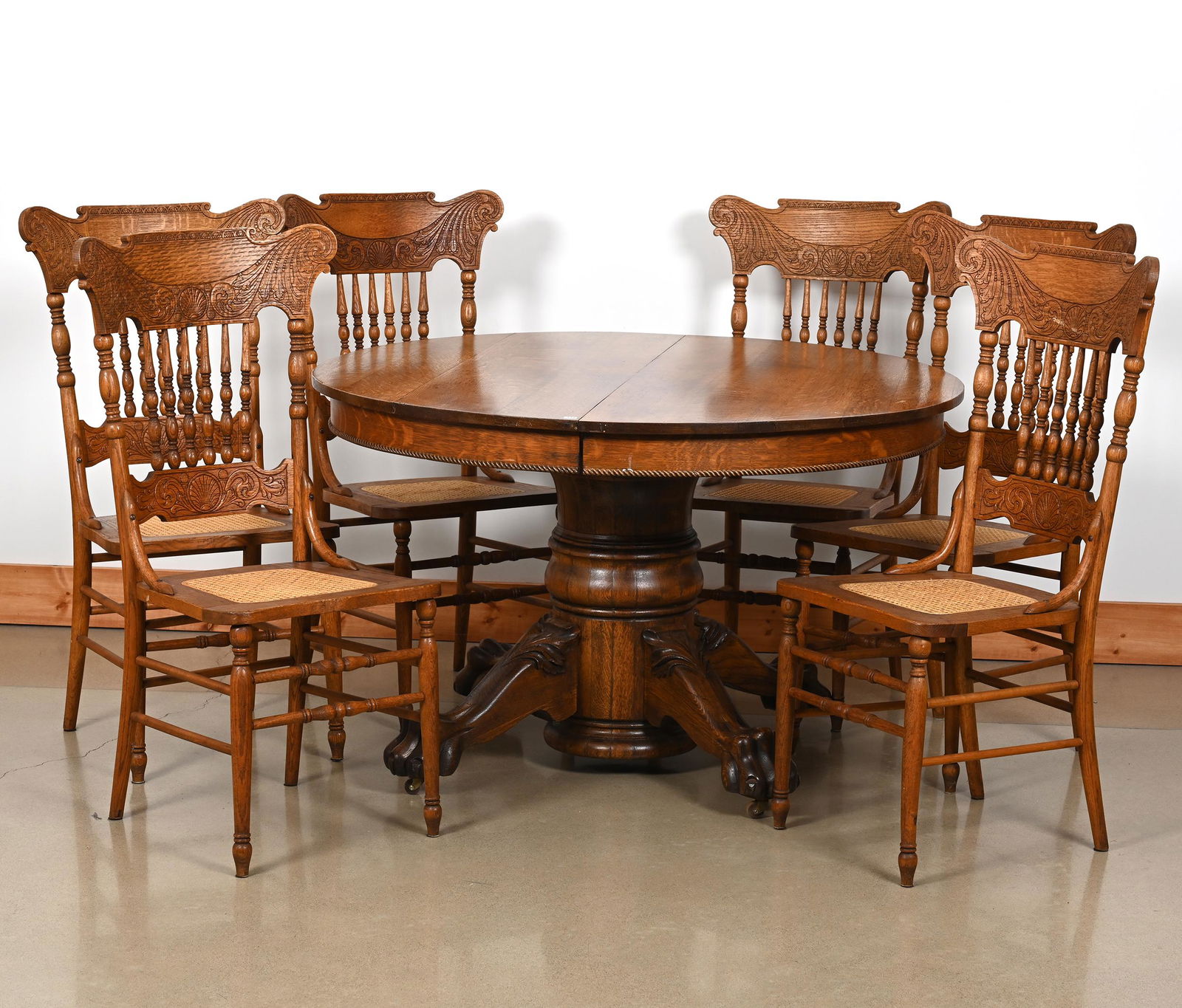 Round Quarter Sawn Oak Dining Table & (6) Chairs (1 of 5)
