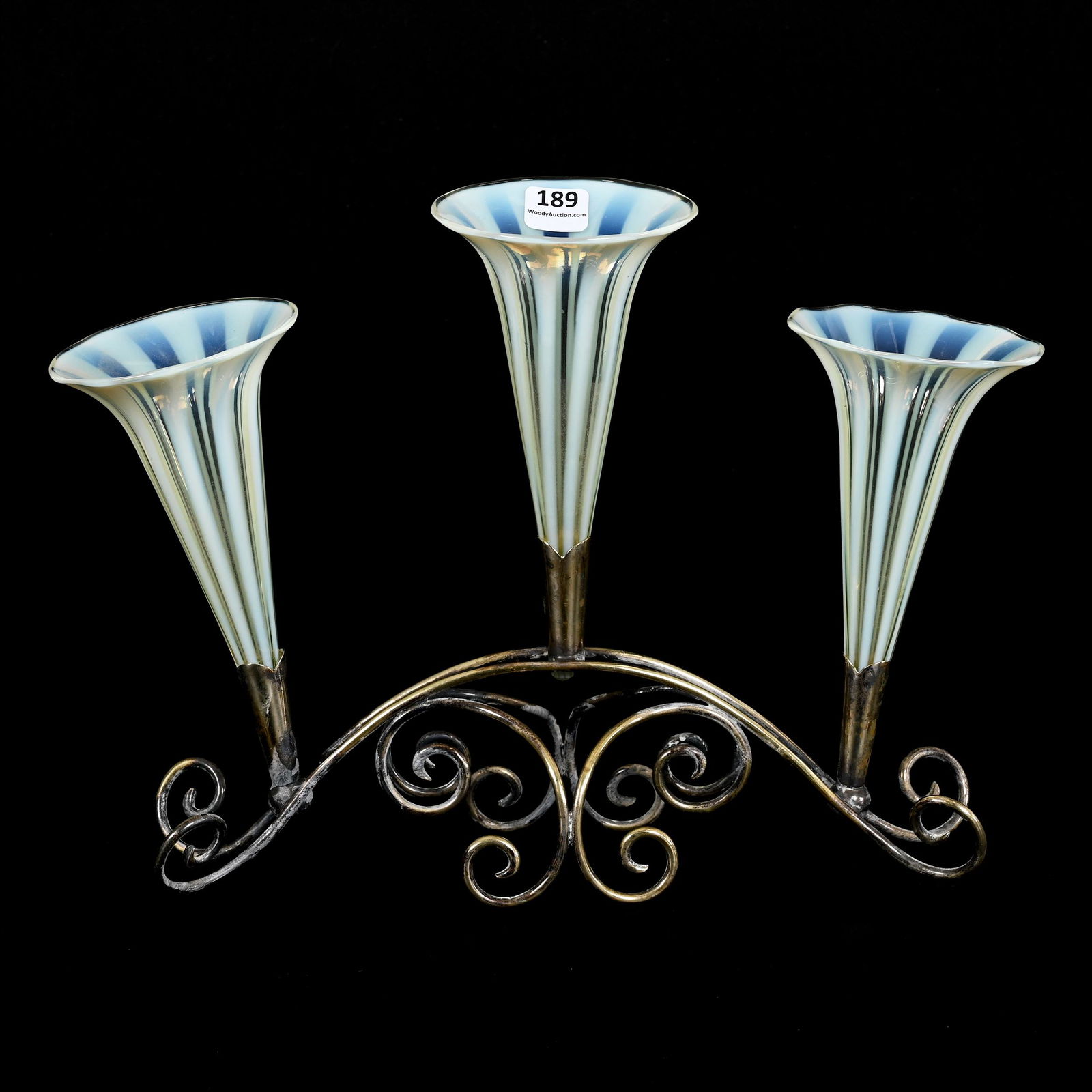 Centerpiece With Art Glass Three Lilies (1 of 3)