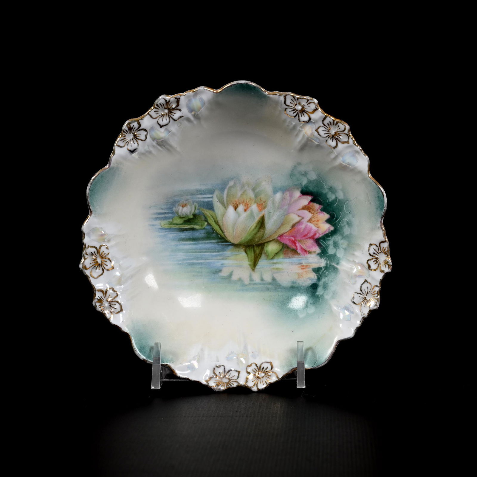 Berry Dish, Unmarked R.S. Prussia, Icicle Mold (1 of 2)