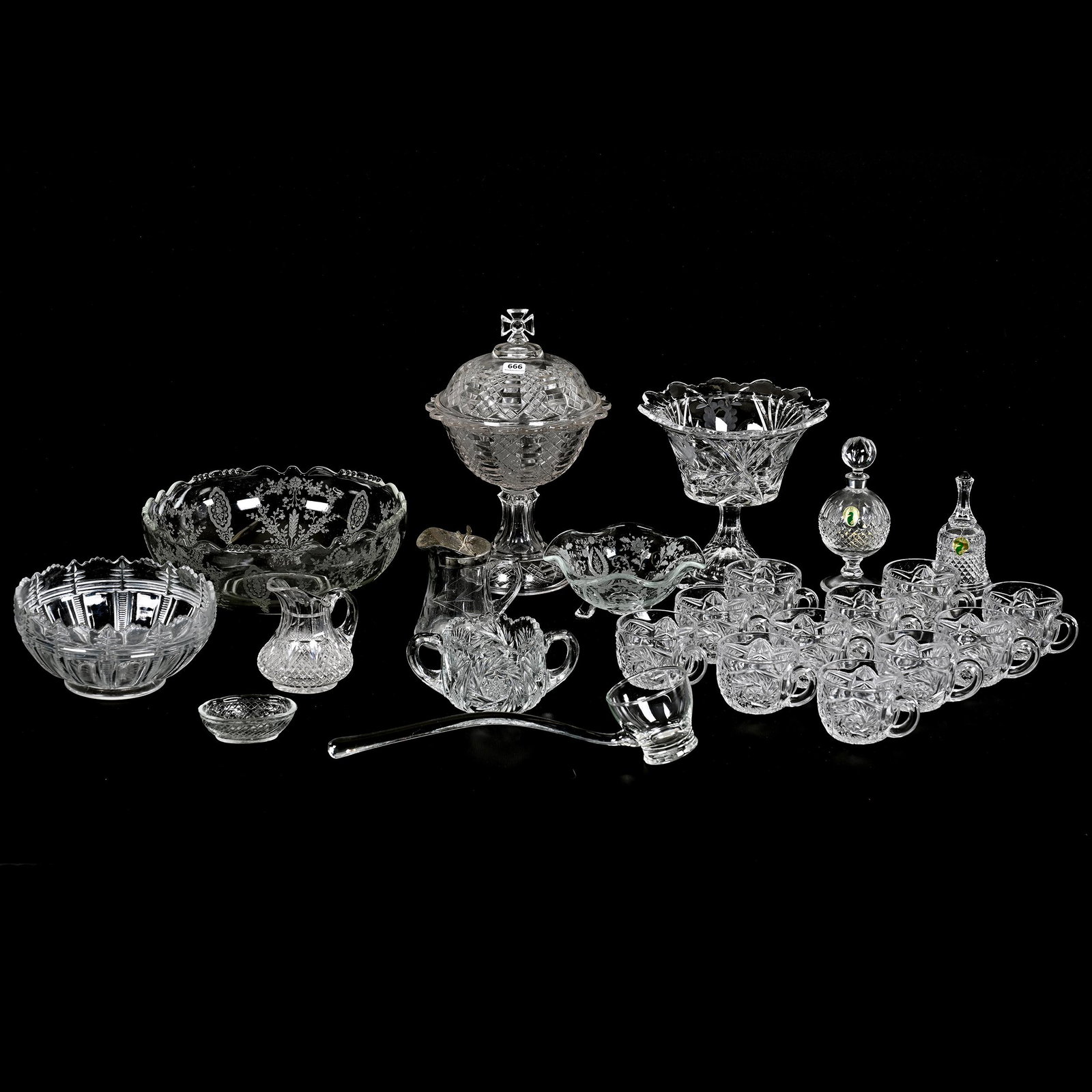 (23) Assorted Glass Items (1 of 7)