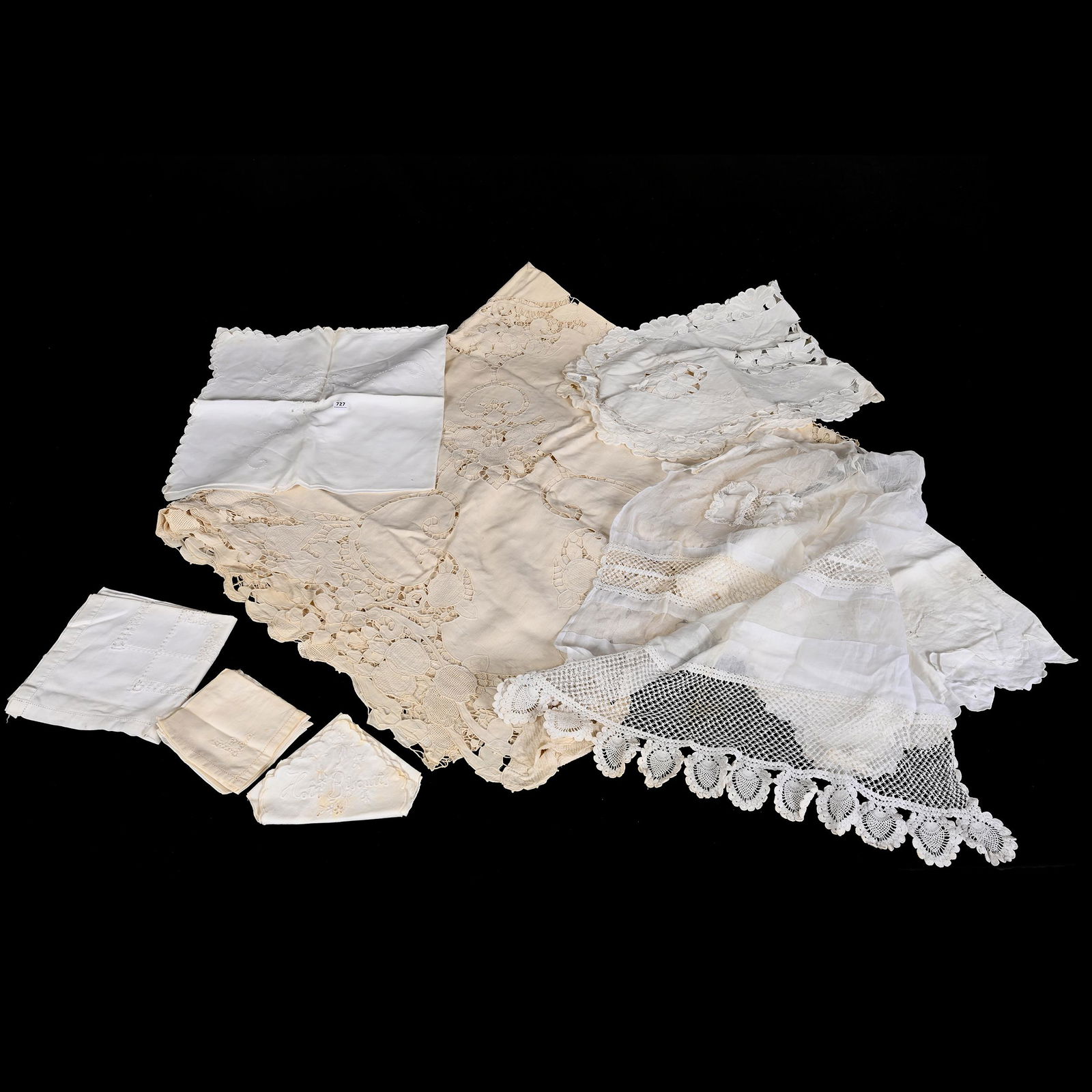 Assorted Vintage Linens With Handwork (1 of 6)