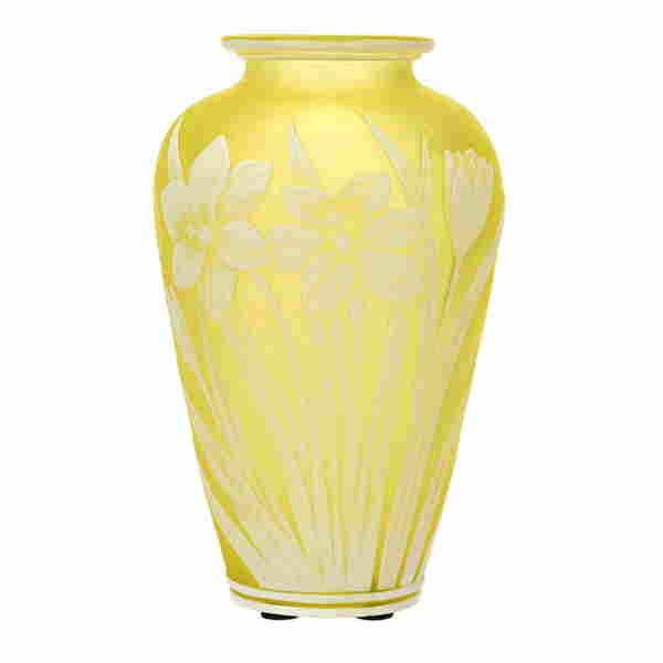 Vase, English Cameo Art Glass (0180) on Dec 03, 2022 Woody Auction LLC in KS