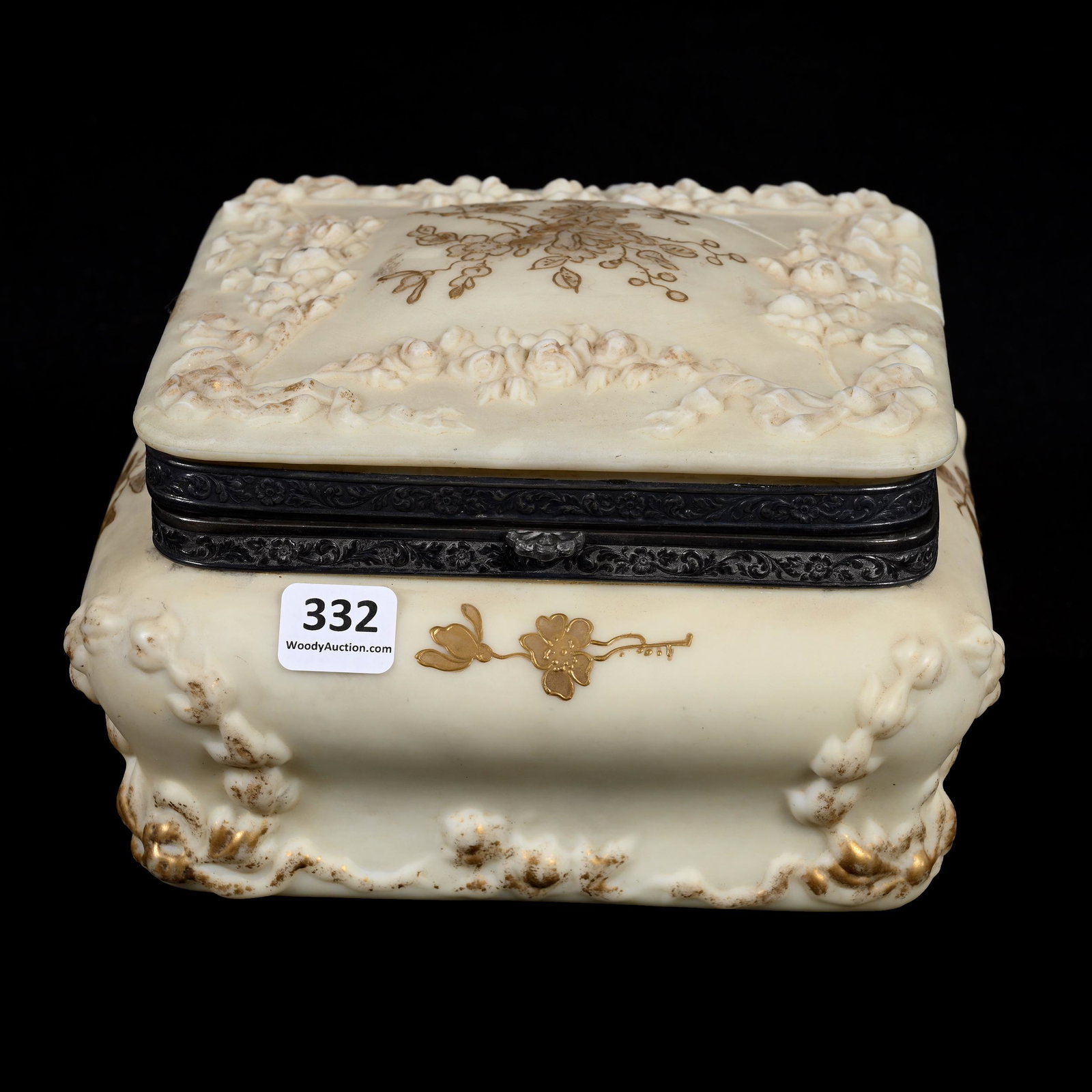 Dresser Box, Unmarked Pairpoint Art Glass (1 of 4)