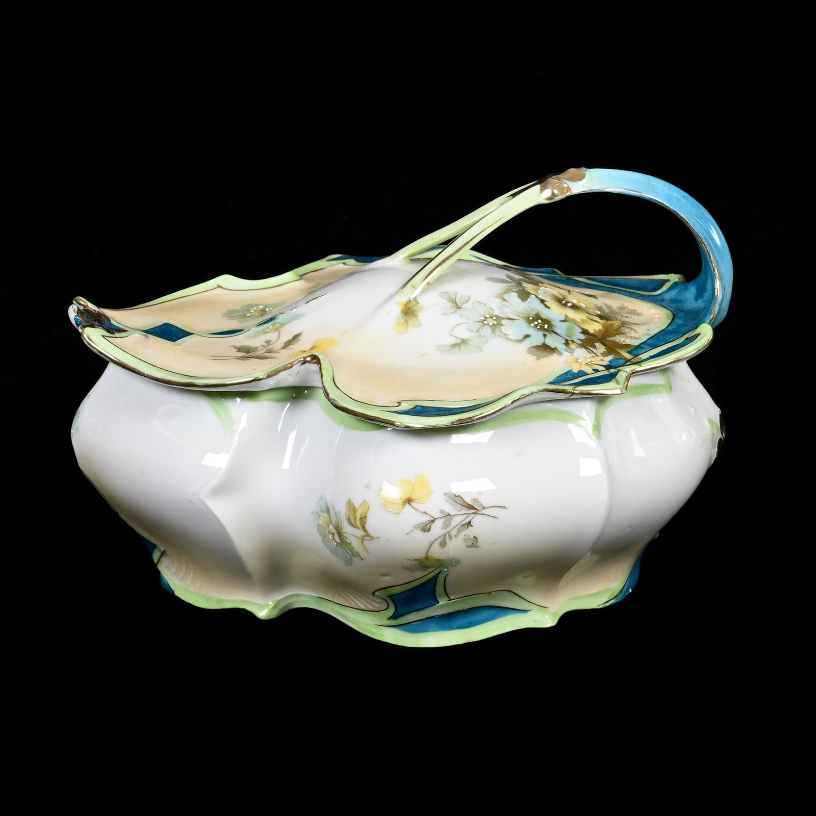 Covered Box, Spade Shape, Unmarked Prussia (1 of 3)