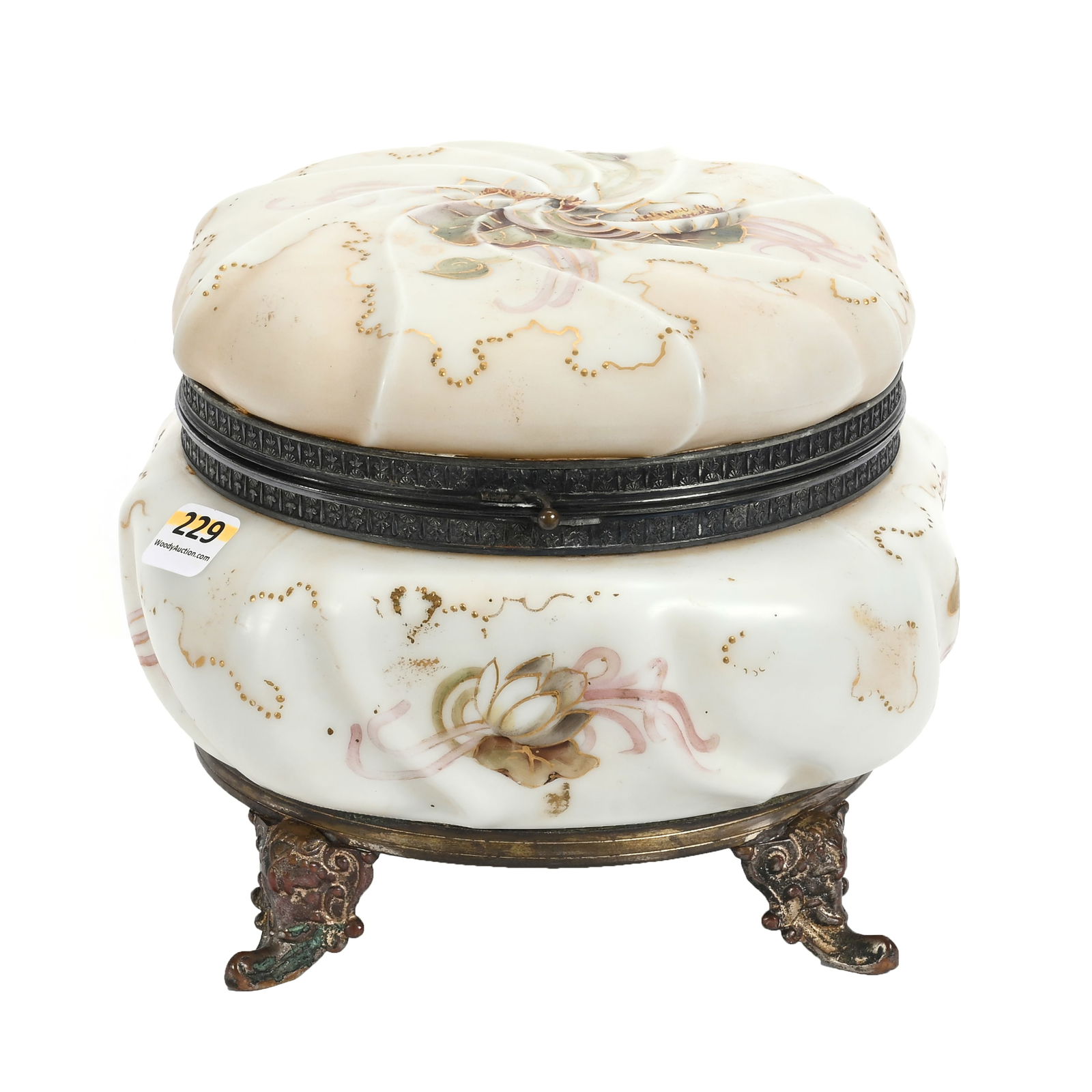 Dresser Box, Unmarked Wave Crest Art Glass (1 of 5)