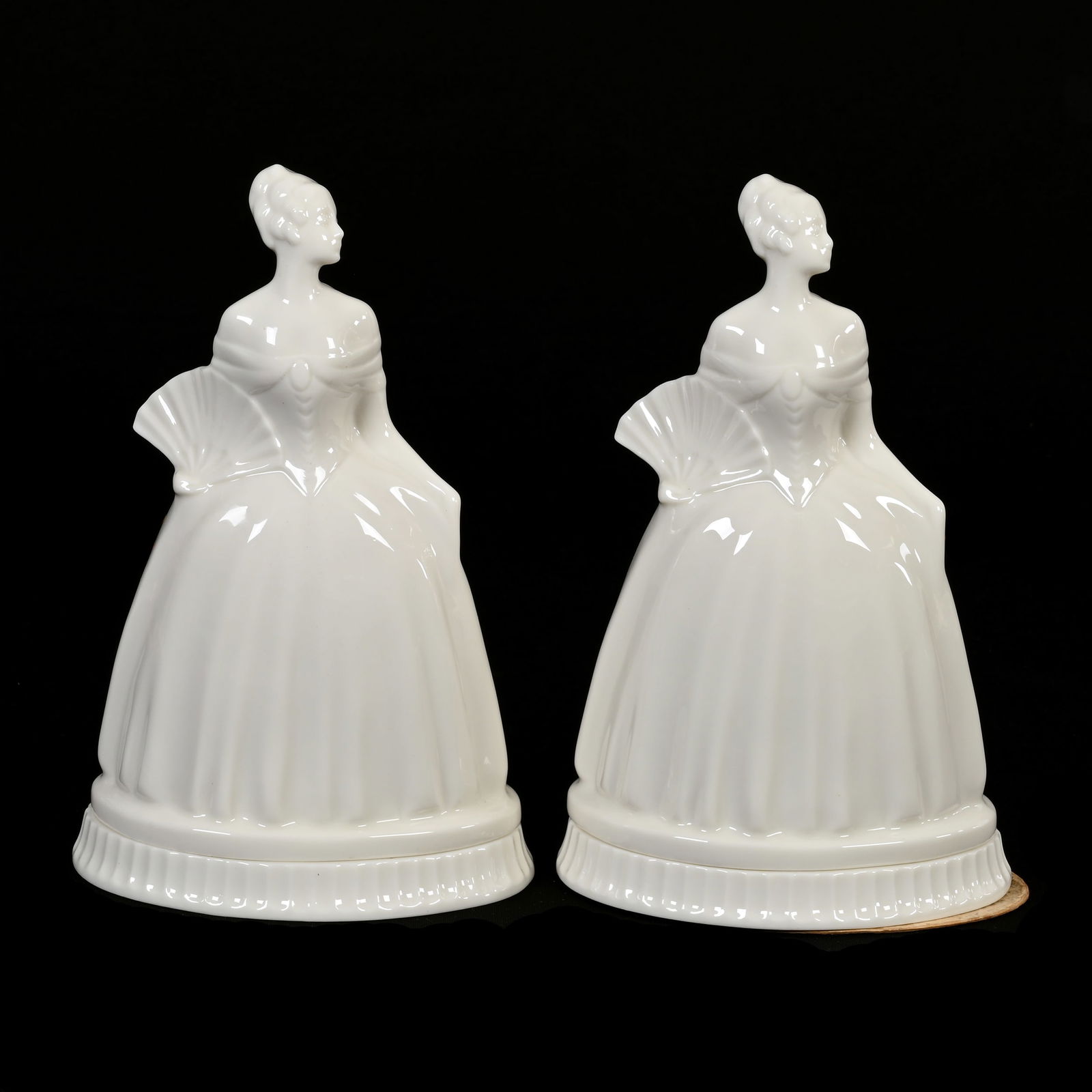 Pair Boudoir Lamps Marked Lenox Green Wreath (1 of 4)