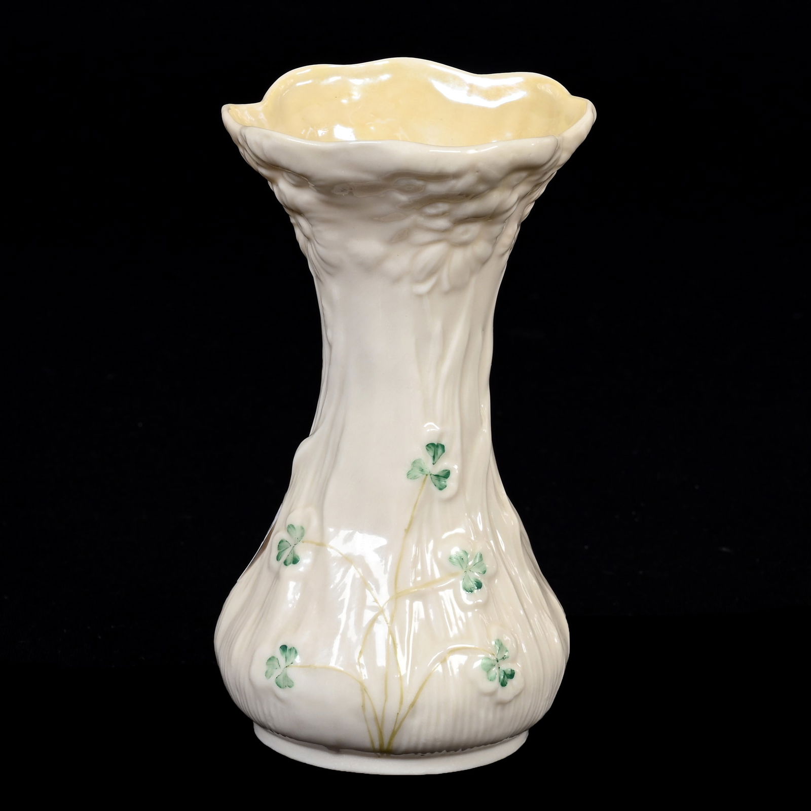 Vase, Irish Belleek 6th Green Mark (1 of 3)