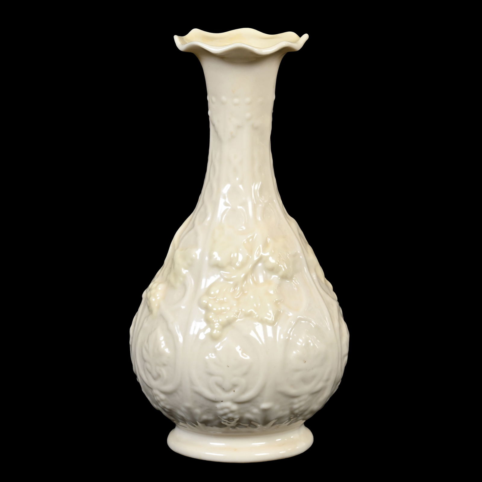 Vase, Irish Belleek 6th Green Mark (1 of 3)