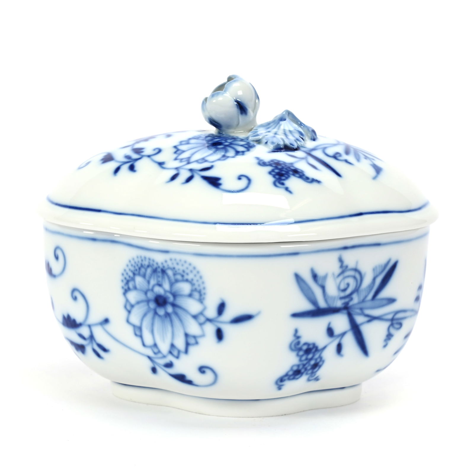 Covered Box, Meissen Blue Crossed Sword Mark (1 of 3)