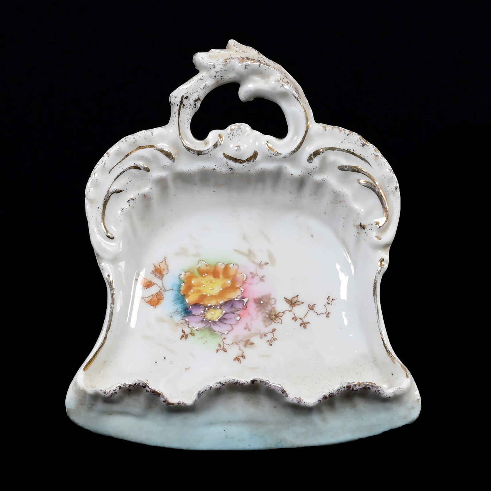 Hanging Figural Dustpan, Unmarked R.S. Prussia: Hanging Figural Dustpan, Unmarked R.S. Prussia, 4.25" x 3.75", White And Blue, Floral Decor, Lee & Carol Marple Collection.