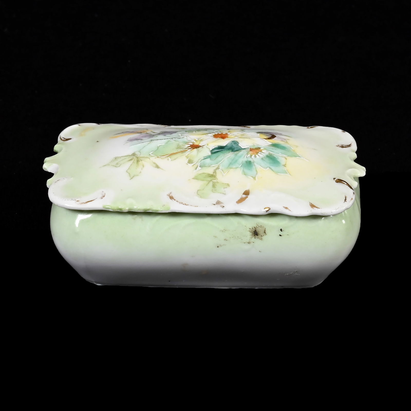 Covered Box, Unmarked R.S. Prussia (1 of 4)