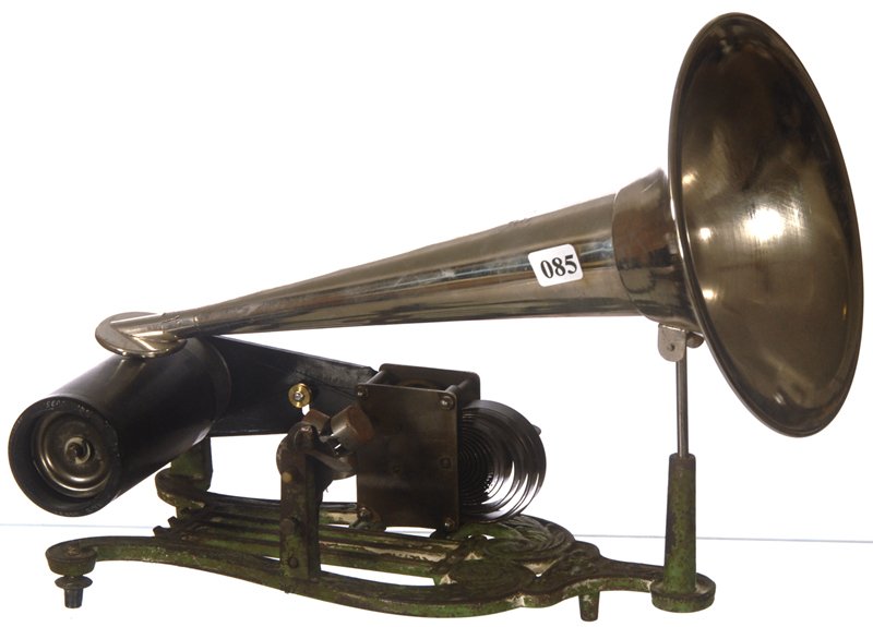 14" SMALL SIZE GERMAN CYLINDER PHONOGRAPH: 14" SMALL SIZE GERMAN CYLINDER PHONOGRAPH GREEN IRON "LYRE" FIGURE BASE - CIRCA 1903