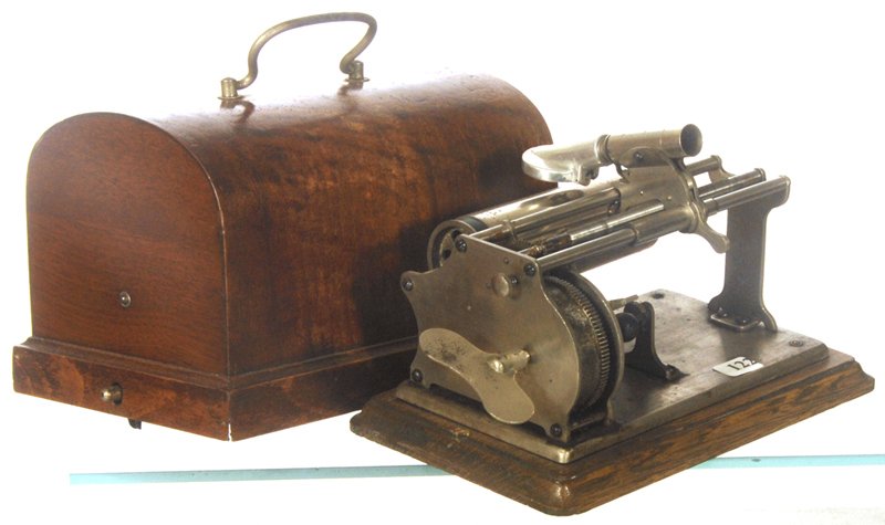 COLUMBIA DISPLAY MODEL PHONOGRAPH CYLINDER PLAYER: COLUMBIA DISPLAY MODEL PHONOGRAPH CYLINDER PLAYER OAK BASE & COVER - OPEN GEARS, KEY WOUND