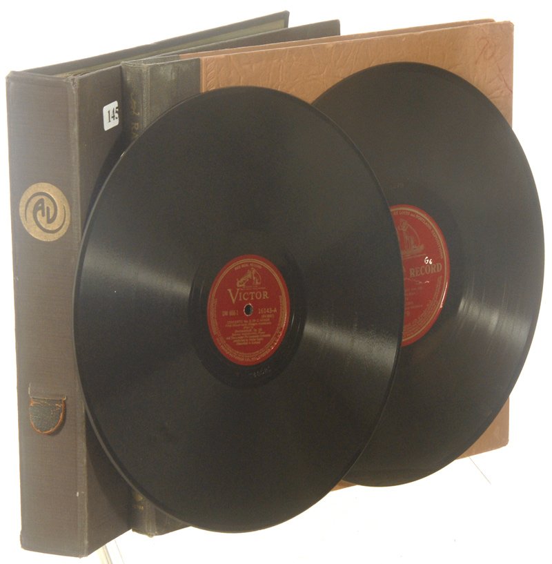 (8) ORIGINAL 12" VICTROLA PHONOGRAPH DISC SINGLE S: (8) ORIGINAL 12" VICTROLA PHONOGRAPH DISC SINGLE SIDED RECORDS INCLUDES: NO, PAGLIACCIO NON SON; LISTEN TO THE MOCKING BIRD; CARRY ME BACK TO OLD VIRGINNY; STILLE NACHT, HEILIGE NACHT; MINUET IN G; CA