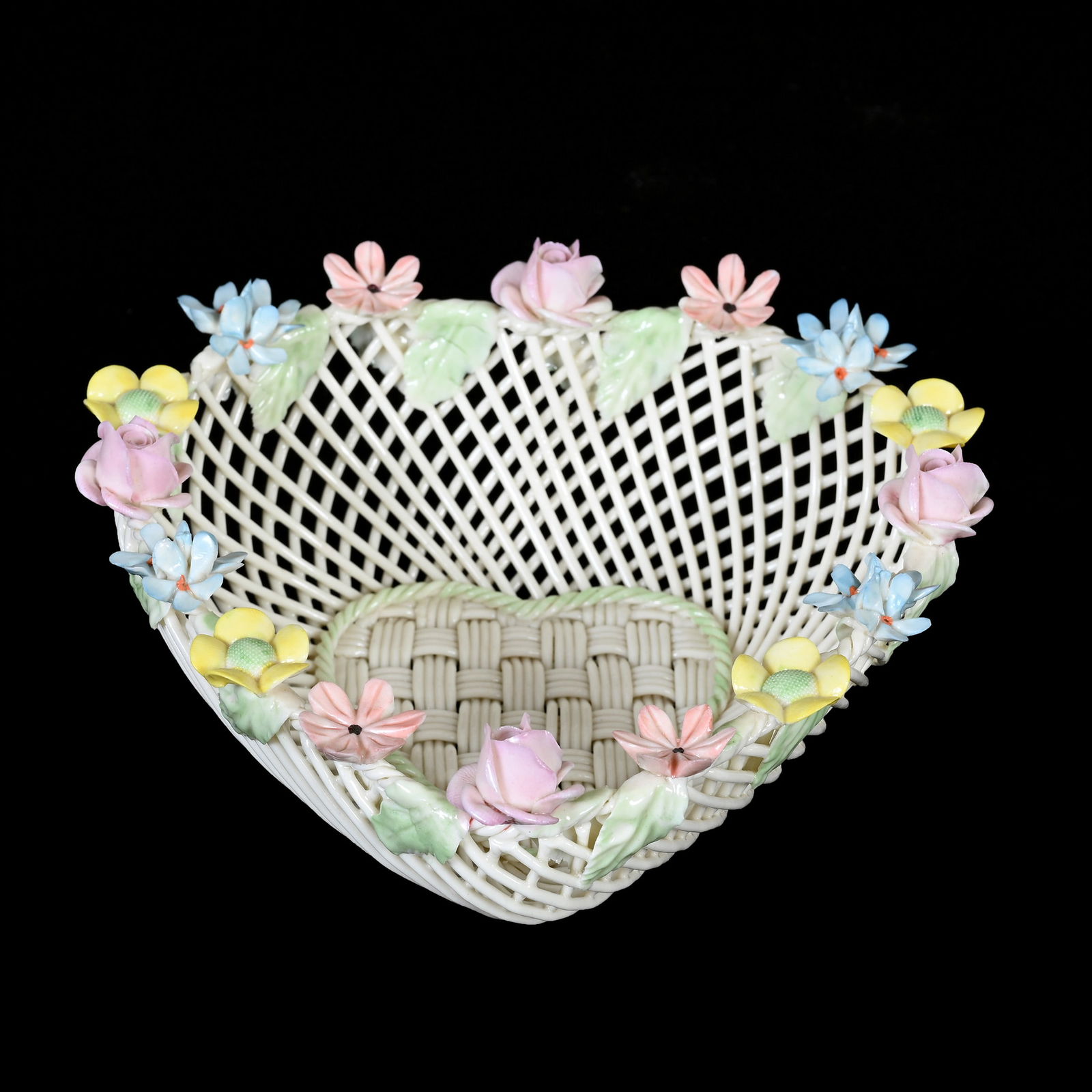 Basket, Heart Shape, Irish Belleek Four Strand, Two Pad (1 of 4)