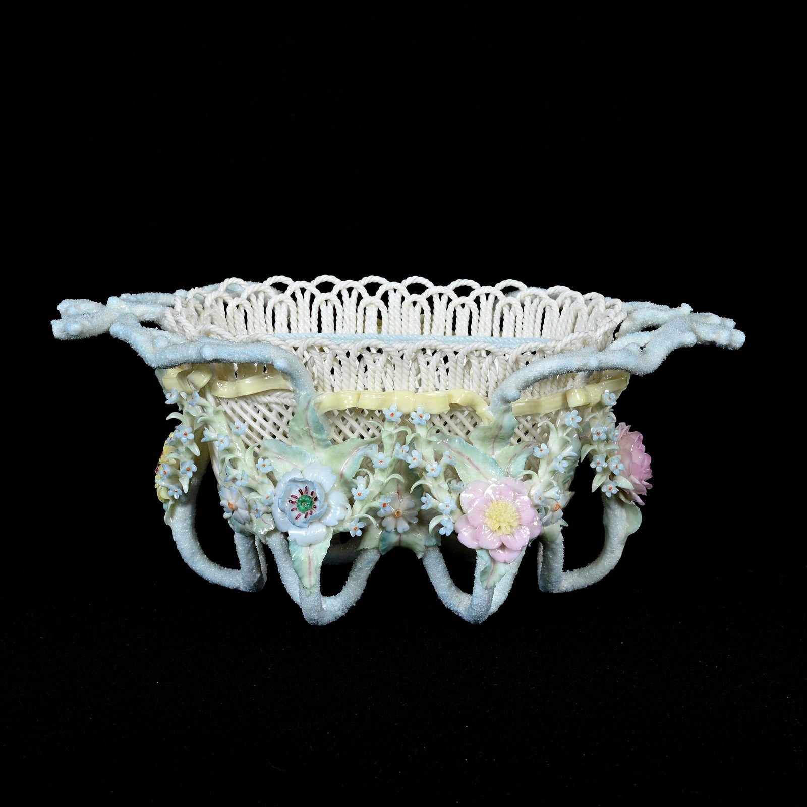 Rathmore Basket, Irish Belleek, Four Strand, Two Pad (1 of 4)