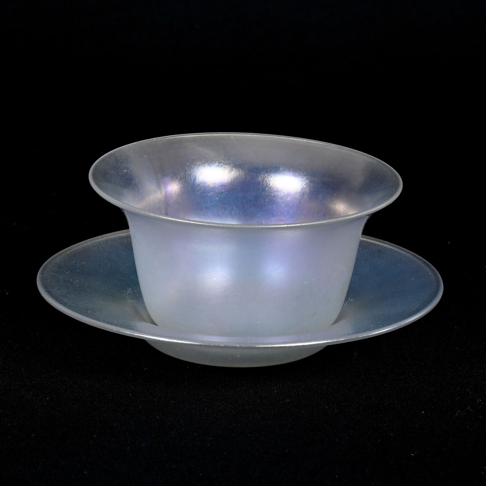 Finger Bowl/Underplate, Unmarked Steuben: Finger Bowl/Underplate, Unmarked Steuben, 2.75" x 6", Verre De Soie Art Glass, Willa (Billie) Harrington Collection.