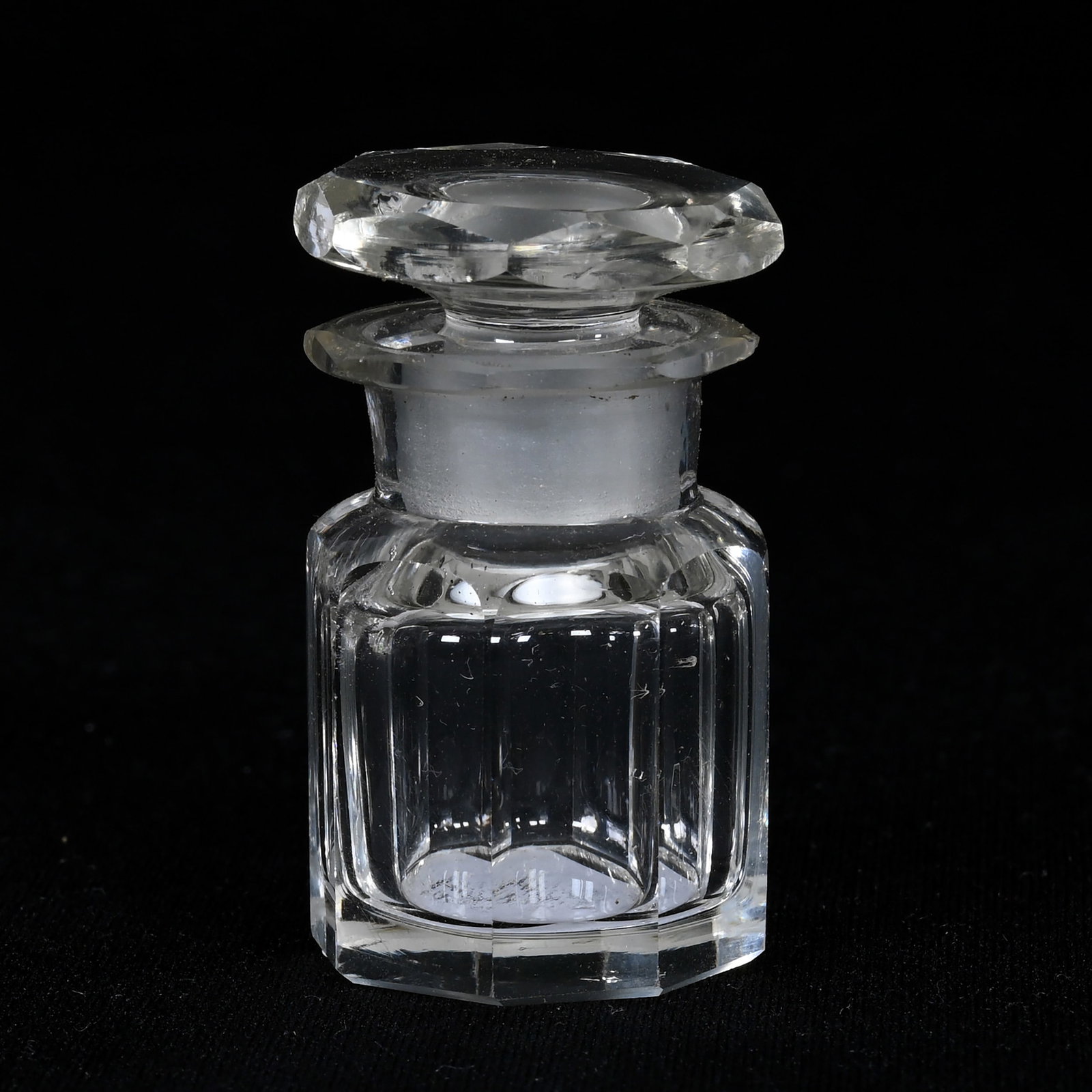 Original Vinaigrette/Leather Case, ABCG: Original Vinaigrette/Leather Case, ABCG, 2.25" x 1.5", Flute Cut Bottle With Original Stopper Set In Original Leather Carrying Case Labeled "Vinaigrette", Circa 1860's, Rim Nick, Patricia (Pat) Van Ca