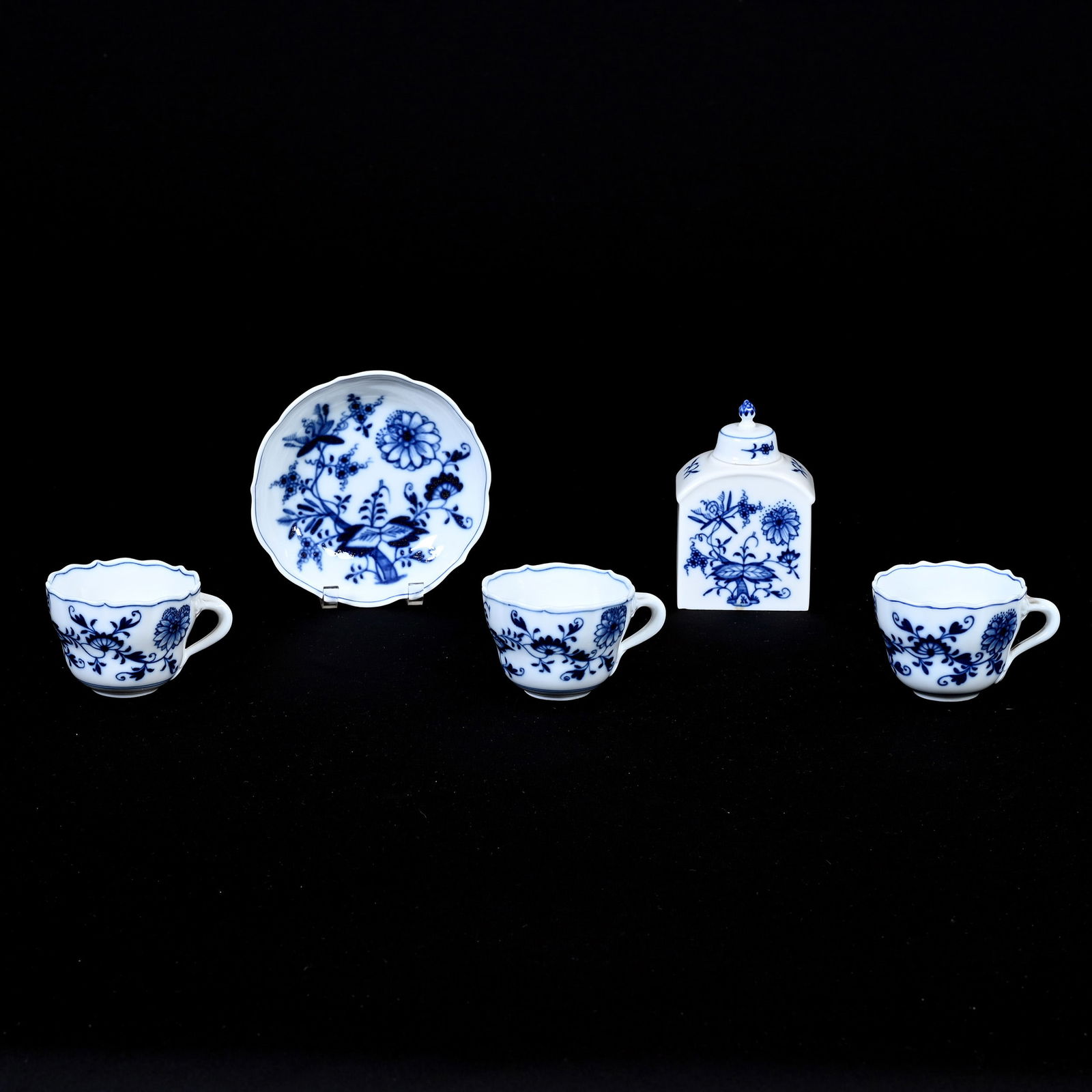 (5) Items, Meissen Blue Crossed Swords Mark (1 of 3)