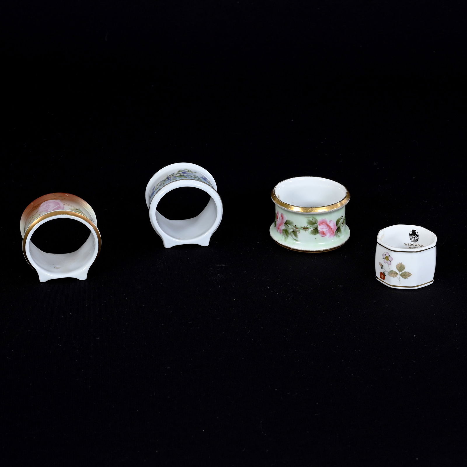 (4) Napkin Rings, Porcelain (1 of 3)