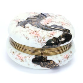 Dresser Box, Unmarked Wave Crest