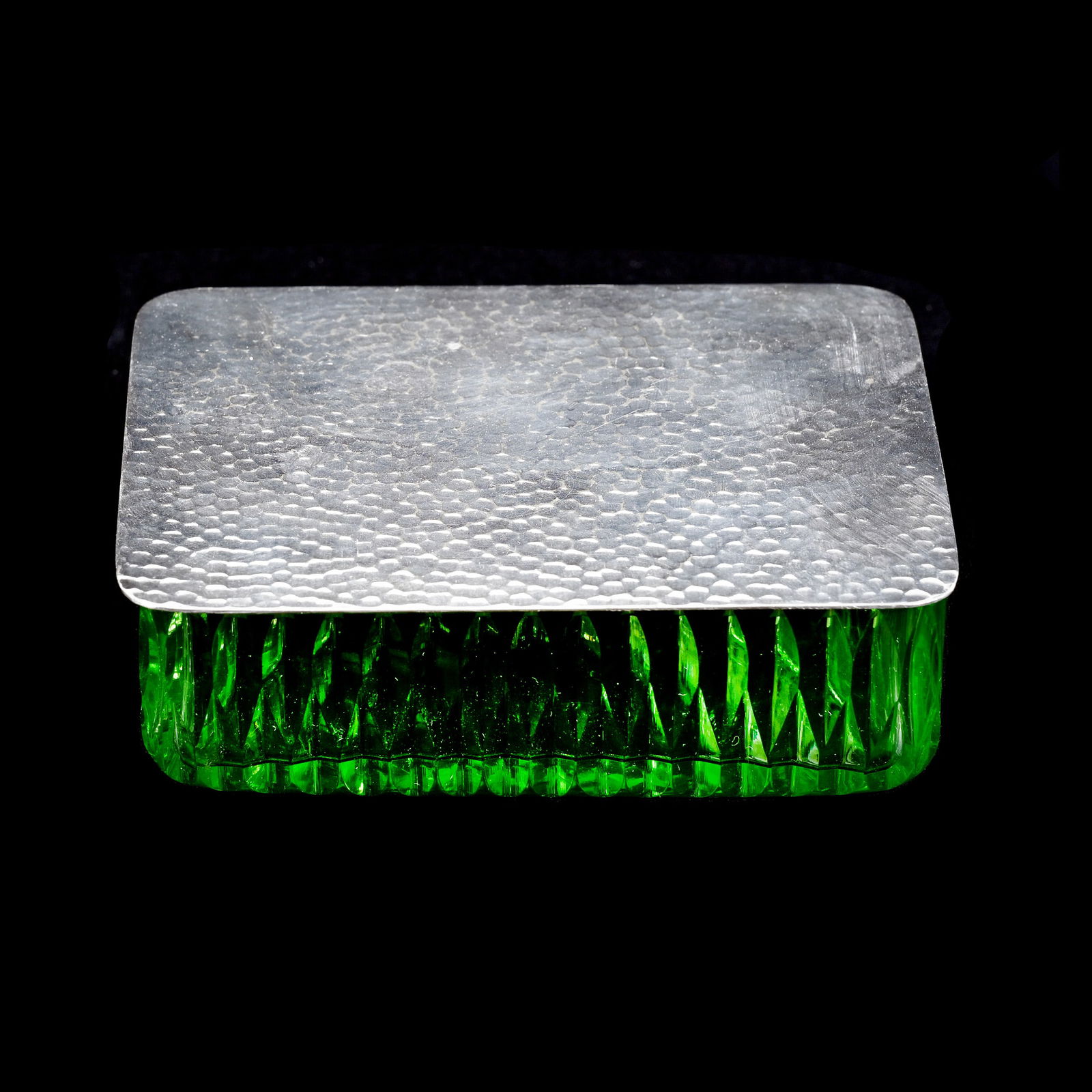 Cigarette Box, ABCG, Marked Pairpoint #C4962, Brilliant Pattern, Solid Uranium Green Body (1 of 4)