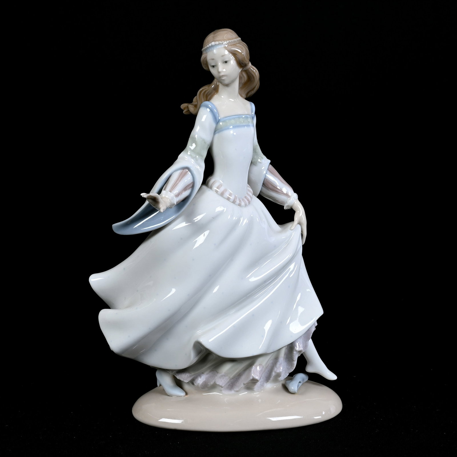 Figurine Marked Lladro Titled "Cinderella" #4828: Figurine Marked Lladro Titled "Cinderella" #4828, 9.75" x 6.25", Estate Of Marvin And Elfriede MIller, North Dakota.