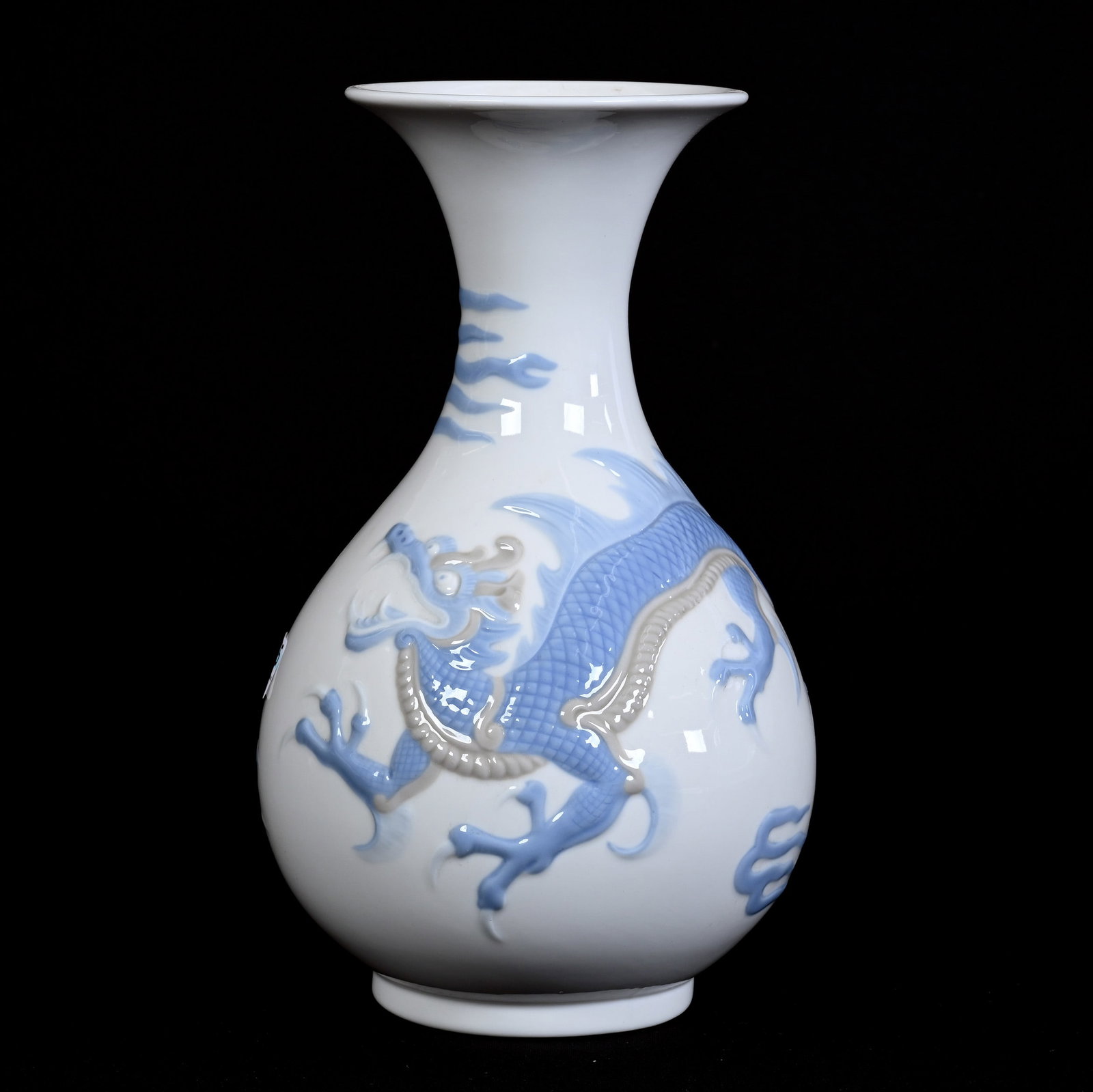 Vase Marked Lladro, Chinese Dragon: Vase Marked Lladro, Chinese Dragon, 10" x 6", Estate Of Marvin And Elfriede MIller, North Dakota.