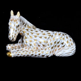 Figurine, Foal At Rest, Porcelain Marked Herend #15451-0-00/VHOR D98, Gold And White Fishnet Design