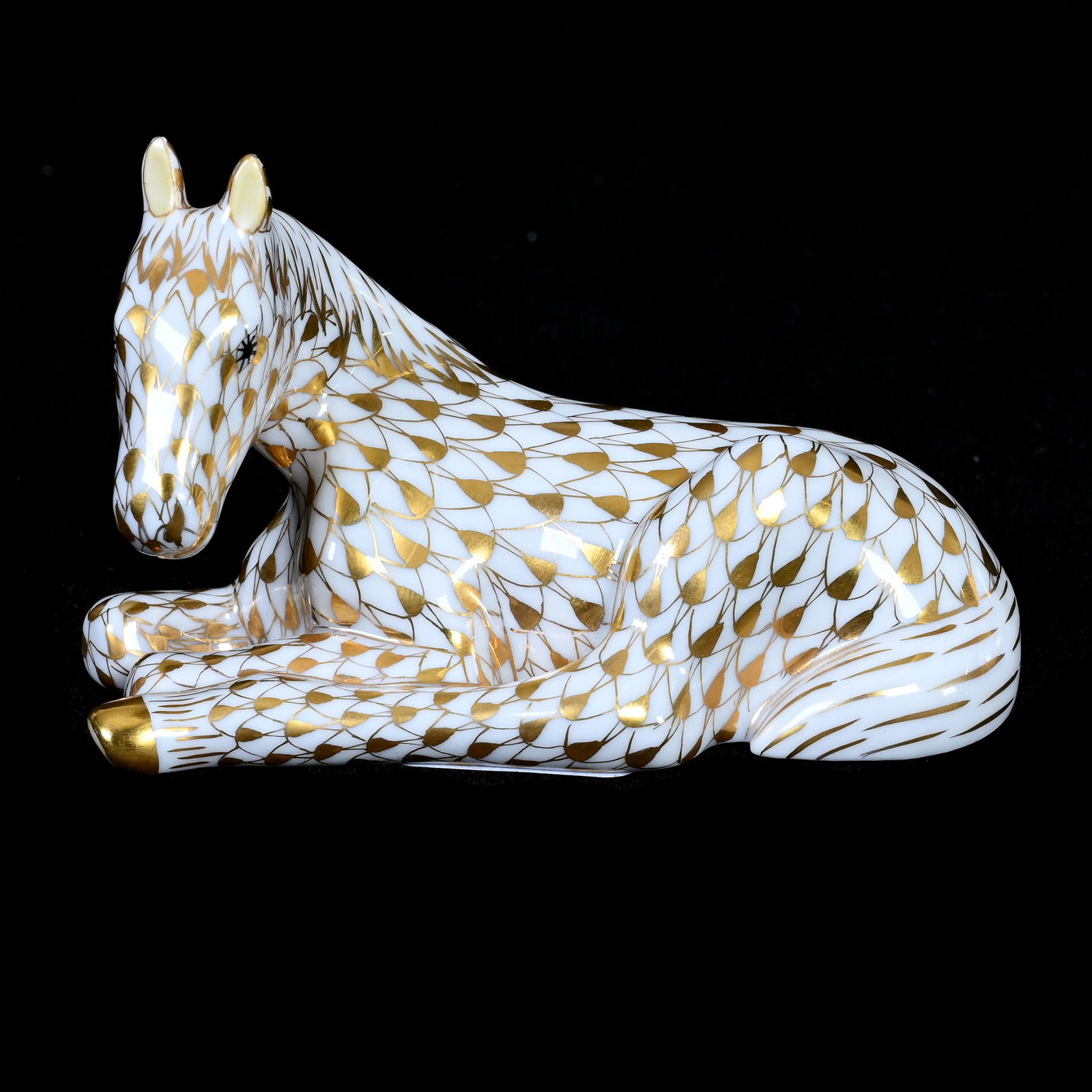 Figurine, Foal At Rest, Porcelain Marked Herend #15451-0-00/VHOR D98, Gold And White Fishnet Design (1 of 3)