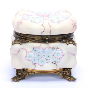 Dresser Box, Unmarked Wave Crest Egg Crate Mold