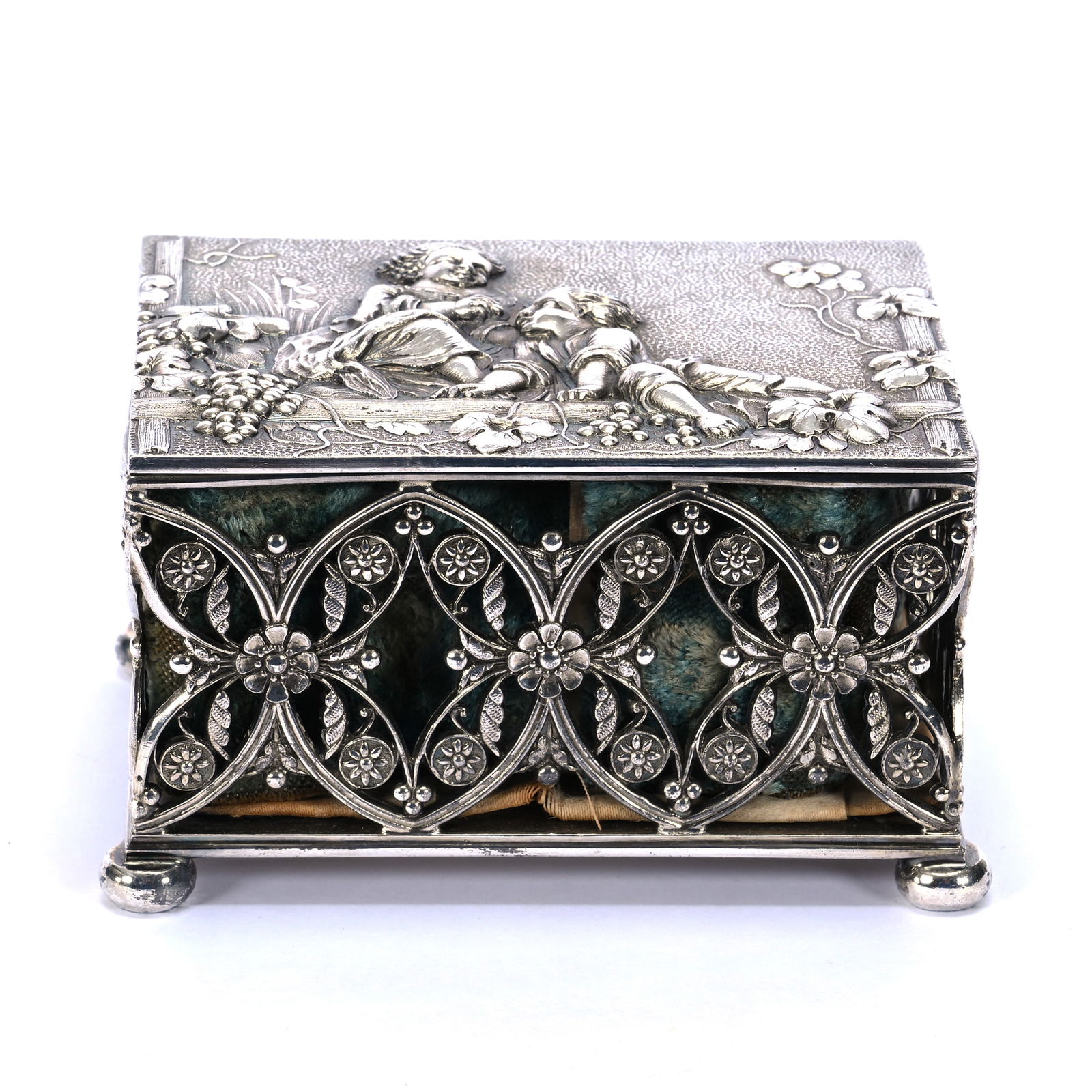 Trinket Box Marked Tufts Silverplate #3231 (1 of 4)