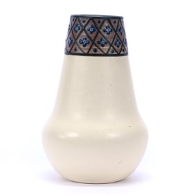 Vase Marked Weller Art Pottery, Hudson, White With Brown Border, Blue Floral And Lattice Design