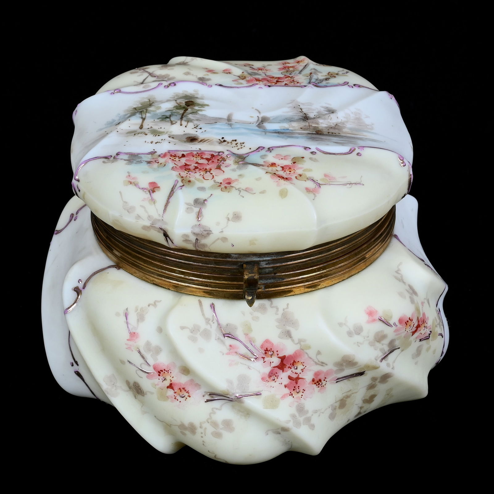 Dresser Box, Unmarked Wave Crest, Swirl Mold (1 of 4)