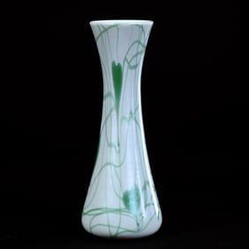 Vase, Unmarked Imperial, Free Hand Art Glass