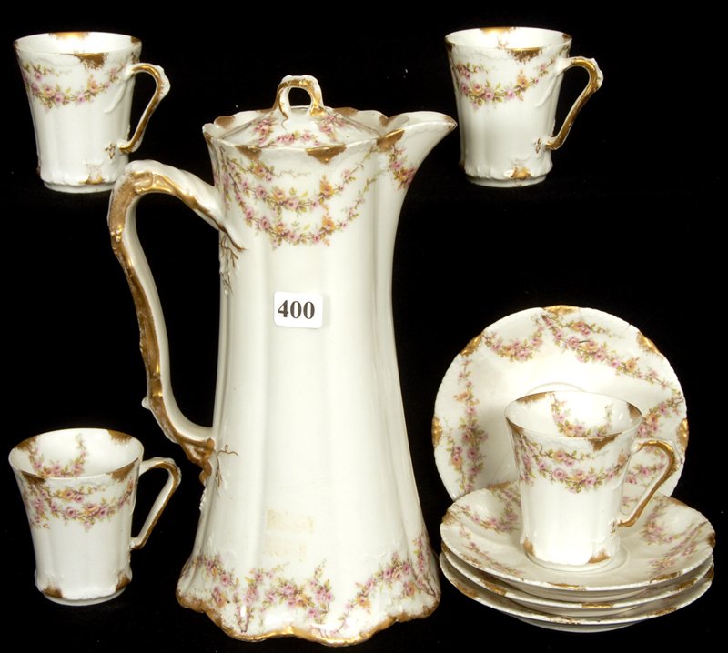 10" THEODORE HAVILAND LIMOGES CHOCOLATE POT WITH (4) MA: 10" THEODORE HAVILAND LIMOGES CHOCOLATE POT WITH (4) MATCHING CUPS AND SAUCERS WHITE WITH FLORAL GARLAND AND GOLD STENCIL HIGHLIGHTS - one saucer damaged