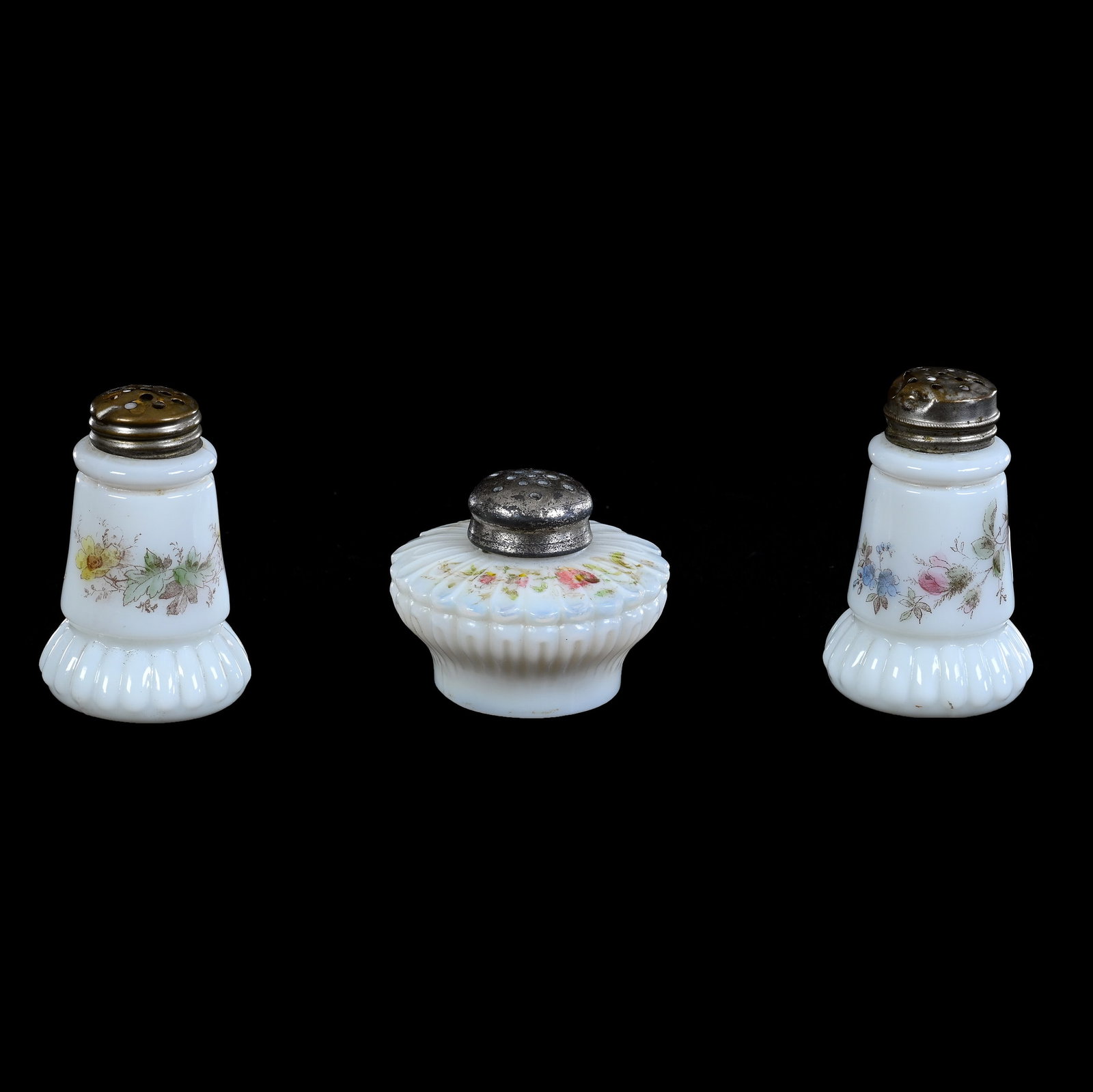 (3) Items, Unmarked Wave Crest Art Glass (1 of 3)