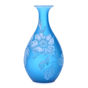 Vase, Unmarked English Cameo Art Glass 