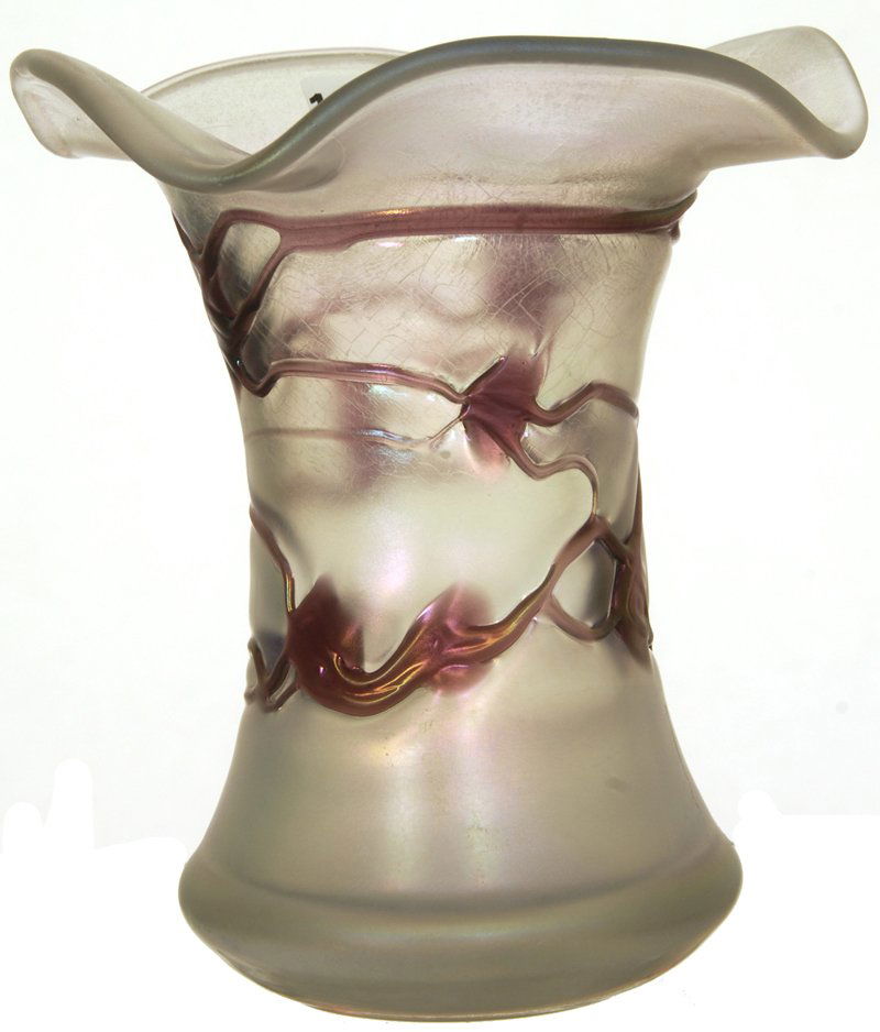 6 3/4" KRALIK (LOETZ STYLE) ART GLASS VASE: 6 3/4" GERMAN POSCHINGER (LOETZ STYLE) ART GLASS VASE VERRE DE SOIE WITH LAVENDER "LEAF & VINE" DESIGN