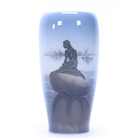 Vase Marked Royal Copenhagen HH63 Titled "Langelinie"