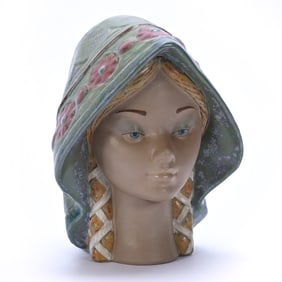 Bust Marked Lladro "Senorita" #4946, Circa 1976, Gres Finish