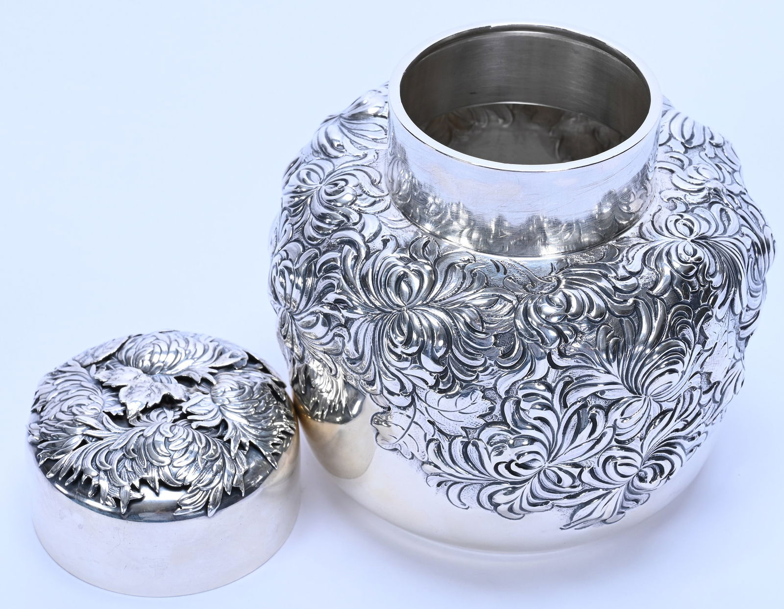 Solid Sterling Silver Tea Caddy Marked Bailey Banks & Biddle - 2