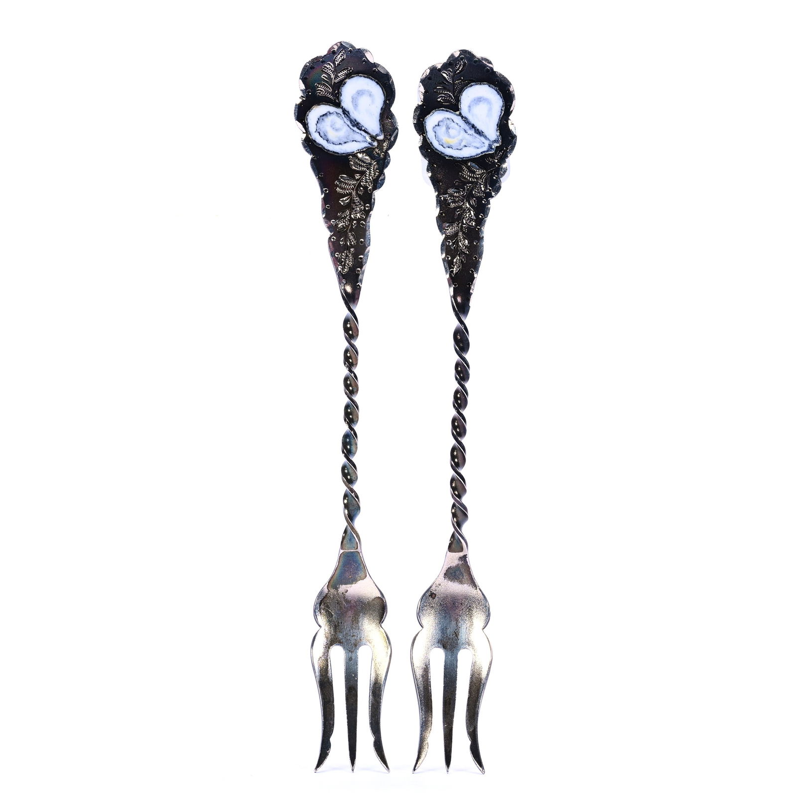 Pair Solid Sterling Silver Oyster Forks With Enamel Oyster Shell Design: Pair Solid Sterling Silver Oyster Forks With Enamel Oyster Shell Design, 5.5 x 0.75 x 0.5 Inches, No Maker's Mark Visible, 26.0 Grams, Dr. Harold & Audrey Eklund Estate, Iowa.