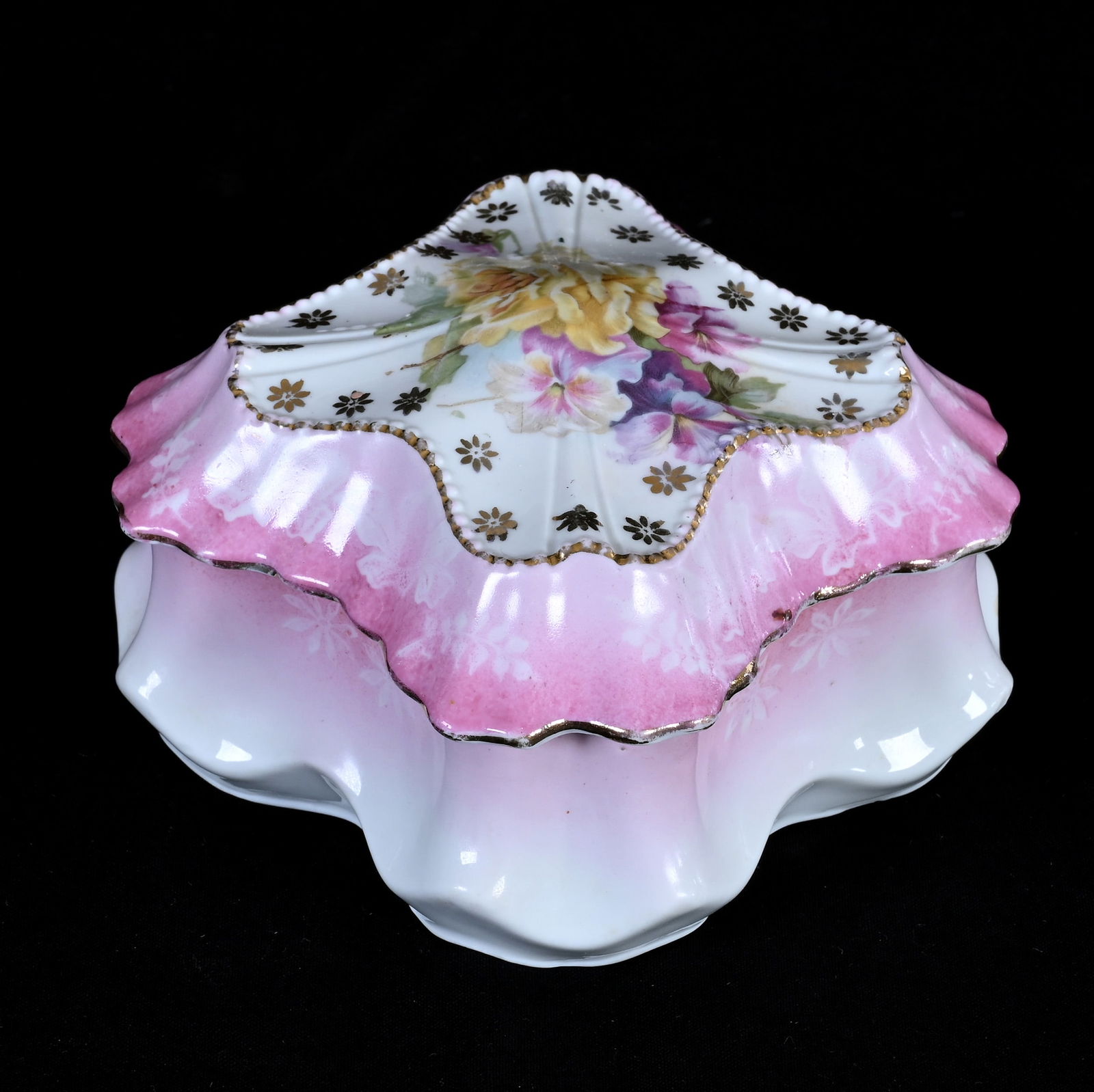 Covered Box, Unmarked R.S. Prussia (1 of 4)